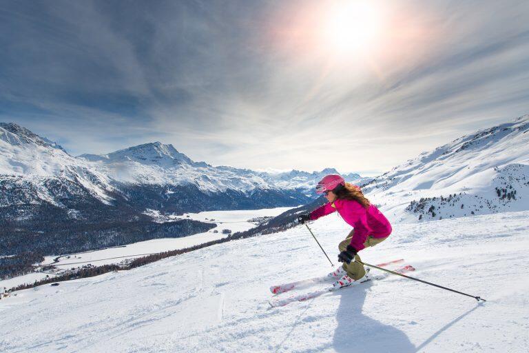 Avantages et risques du ski alpin: tout savoir avant de vous lancer